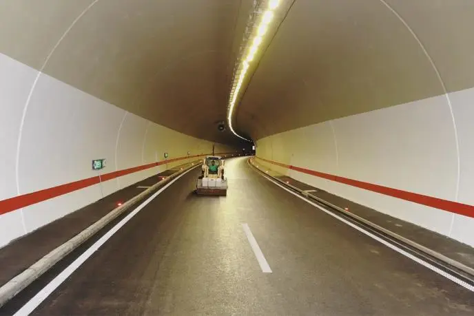 Zaustavna saobraćajna traka na ovoj deonici auto-puta nije u funkciji: Izvode se radovi u tunelu Šarani
