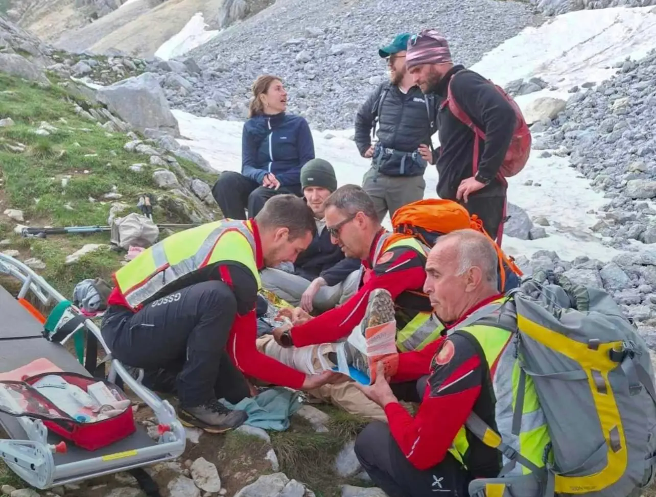 Drama na Durmitoru: Belgijanac povređen tokom planinarenja, sa nepristupačnog terena izvlačili ga spasioci i helikopter (FOTO)
