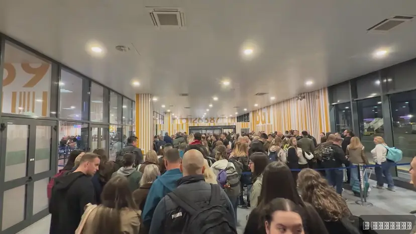 Maltretiranje na aerodromu trajalo dva sata: Srpski državljani u Italiji preživeli dramu, odvojeni u poseban gejt sa Marokancima (FOTO)(VIDEO)