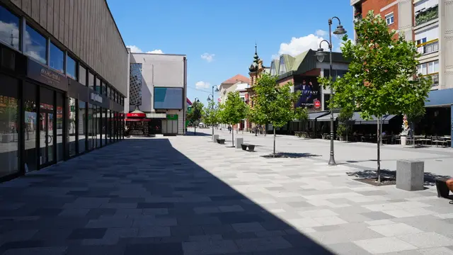 Čačak – visoke temperature ispraznile ulice, poluprazni kafići i tek poneki prolaznik – Foto: RINA