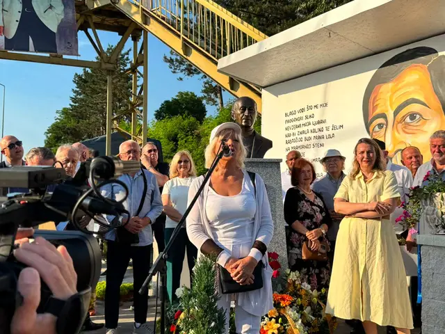 Dobrivoje Topalović dobio spomen-bistu u rodnoj Preljini / foto: RINA