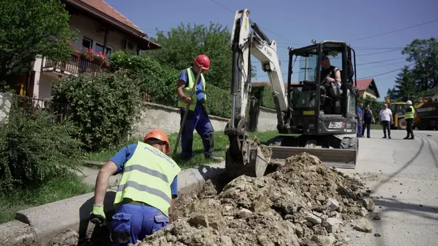 Radovi na vodovodnoj mreži u Rači / foto: RINA