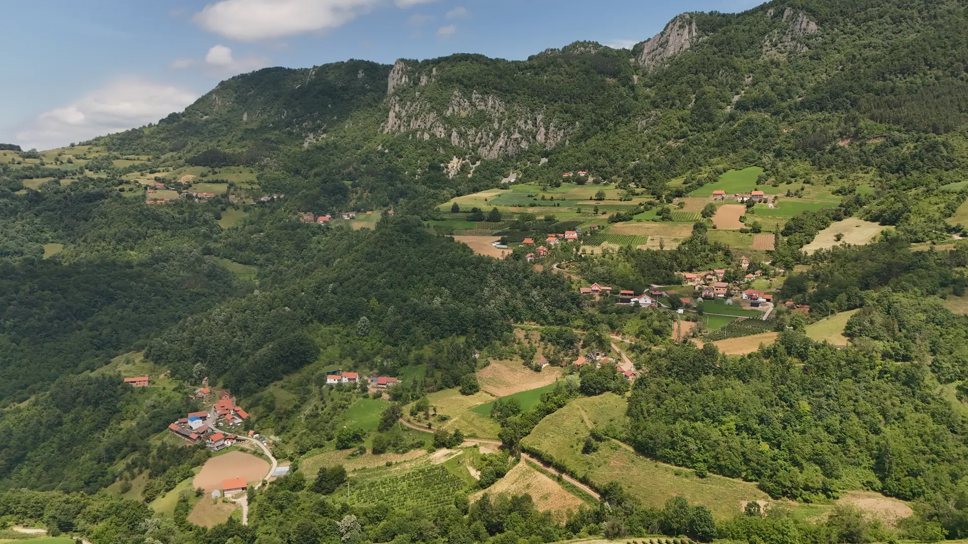 Ovo je jedno od najlepših sela u Srbiji: Gvozdac na obalama Drine dobija nov put - to olakašava meštanima ali i dovodi turiste u mali raj (FOTO)