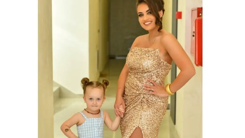 Ovo je slika o kojoj priča čitav Priboj: Maturantkinja Lajla i njena pratilja oduševile sve prisutne - na svečani događaj povela malenu zaovu (FOTO)