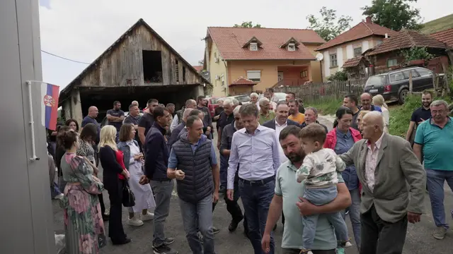 Glišić u poseti porodici Gerzić u Viči  Foto RINA