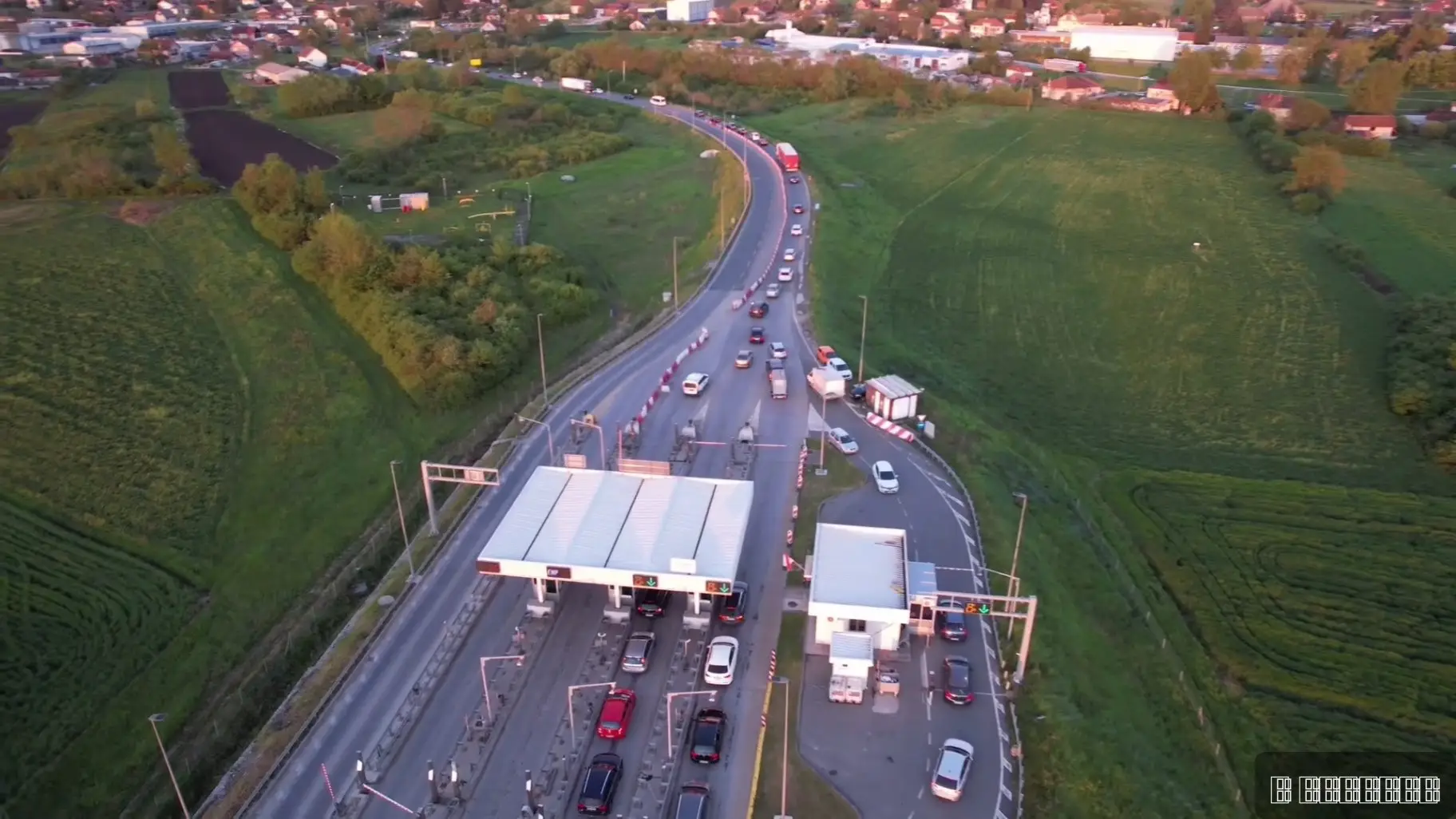 Ko je krenuo predveče, spasio se: Ovako trenutno izgleda auto-put, Ognjen stigao na Zlatibor u isto vreme kad i oni što su krenuli tri sata ranije (FOTO)(VIDEO)
