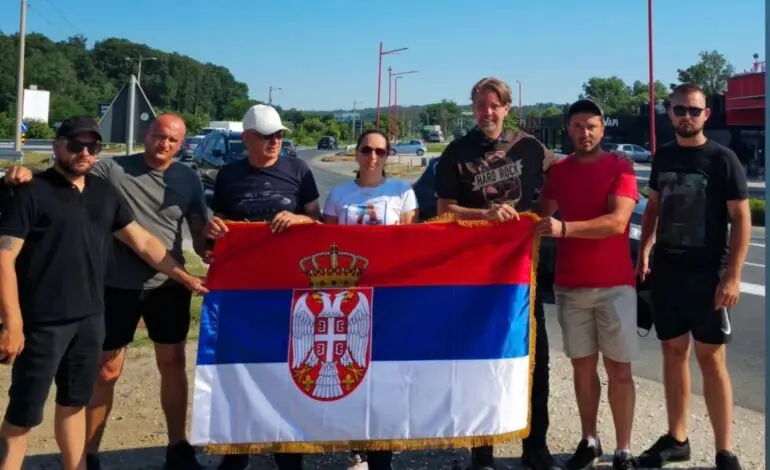 Nesvakidašnji podvig gradonačelnika Kragujevca: Dašić već treći dan pešači od rodnog sela do Beograda - gde god kroči ljudi ga sa osmehom dočekuju (FOTO)