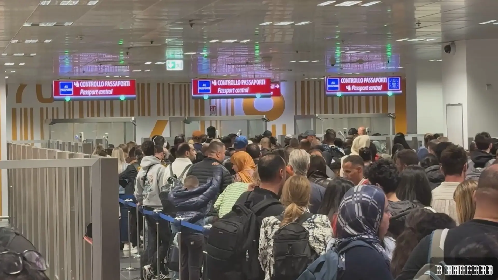 Maltretiranje na aerodromu trajalo dva sata: Srpski državljani u Italiji preživeli dramu, odvojeni u poseban gejt sa Marokancima (FOTO)(VIDEO)