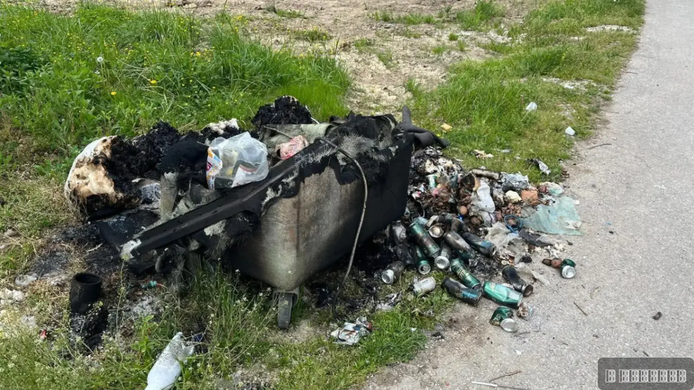 Neverovatan bezobrazluk vandala u Lučanima: Zapalili preko deset kontejnera, napravljena šteta veća od milion dinara - policija na nogama (FOTO)(VIDEO)