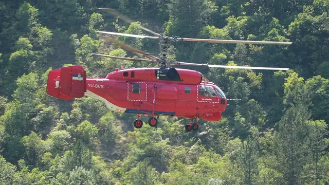 Požar kod Ušća, u gašenju učestvuje i helikopter - Foto: Jovan Nikolić / RINA