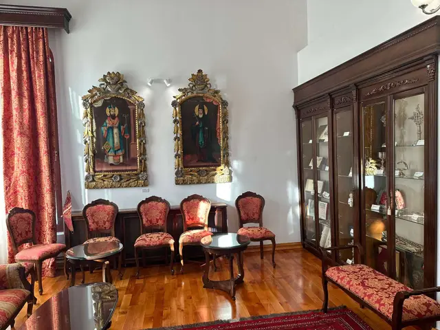 Prijemno-izložbeni salon u čačanskom hramu je prava riznica / foto: RINA