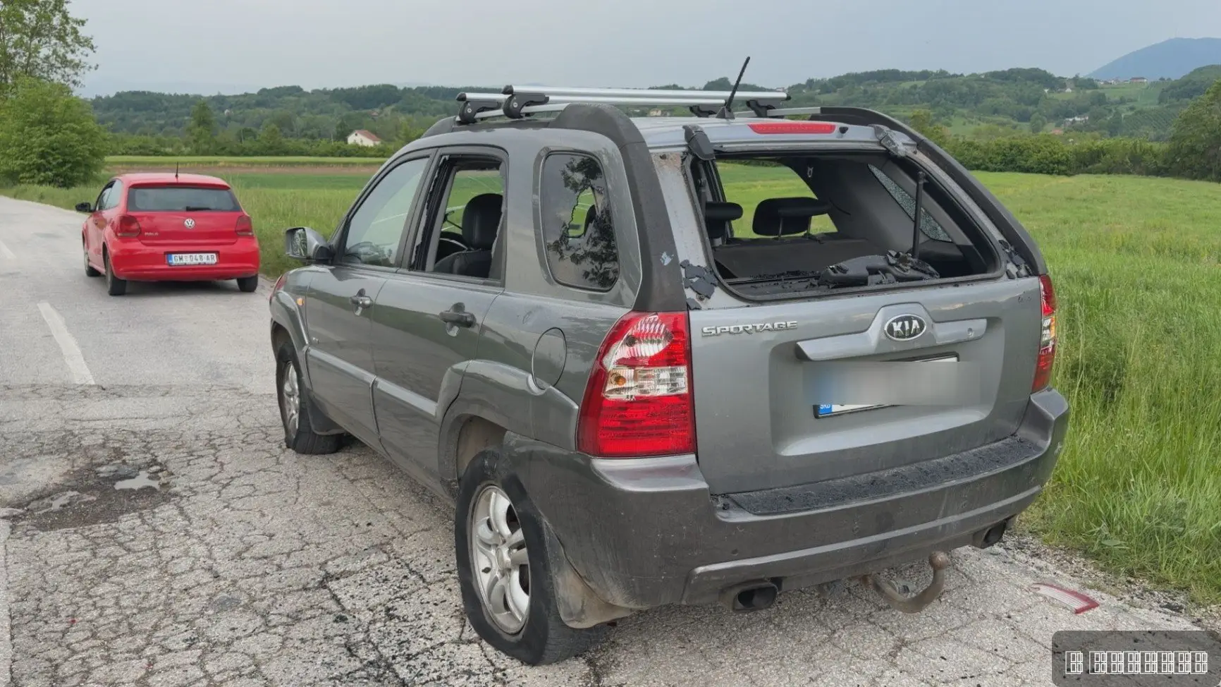 Užas na putu kod Čačka: Automobil pronađen potpuno demoliran - sumnja se da su ga drogirani mladići prvo ukrali a onda namerno uništili (FOTO)(VIDEO)