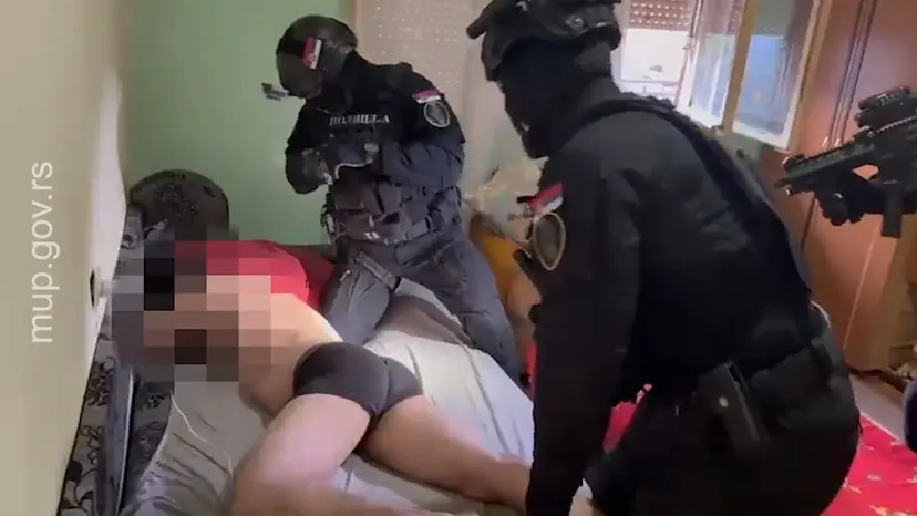 Uhapšeno pet članova grupe osumnjičene za krijumčarenje najmanje 201 migranta
