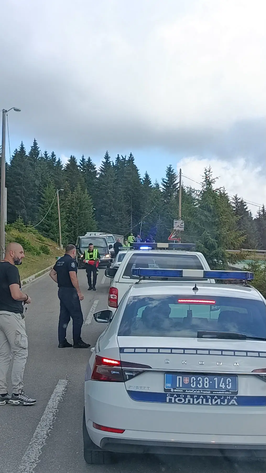 Tragedija na Goliji: Jedna osoba poginula, tri teško povređene u saobraćajnoj nesreći (FOTO)