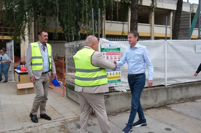 Leskovac – Glišić obišao rekonstrukciju Dečjeg dispanzera – Foto: RINA