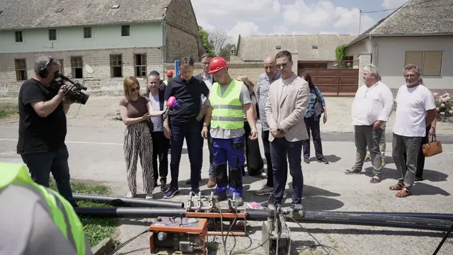 Apatin - ministar Glišić obišao radove na rekonstrukciji vodovodne mreže /foto:RINA