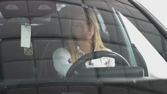 Čačanka Mina radi neverovatan posao i od luksuznih automobila pravi savršenstvo/ Foto: RINA