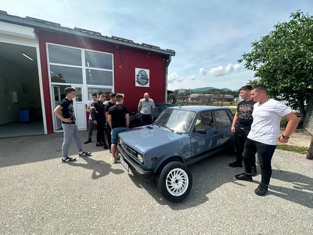 Prvo smo hteli da kupimo juga, al onda smo imali para taman za točkove / Foto: RINA