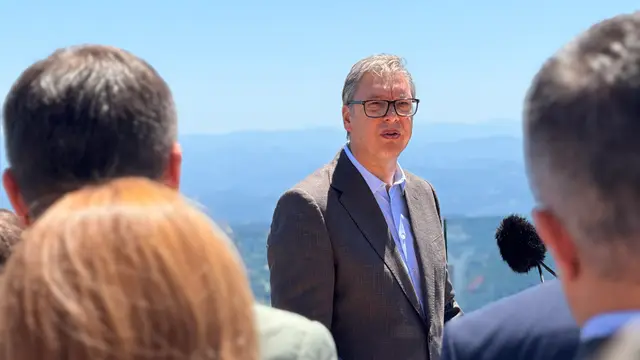 Vučić na prijemu vatrogasaca iz Španije/ Foto: RINA, ilustracija