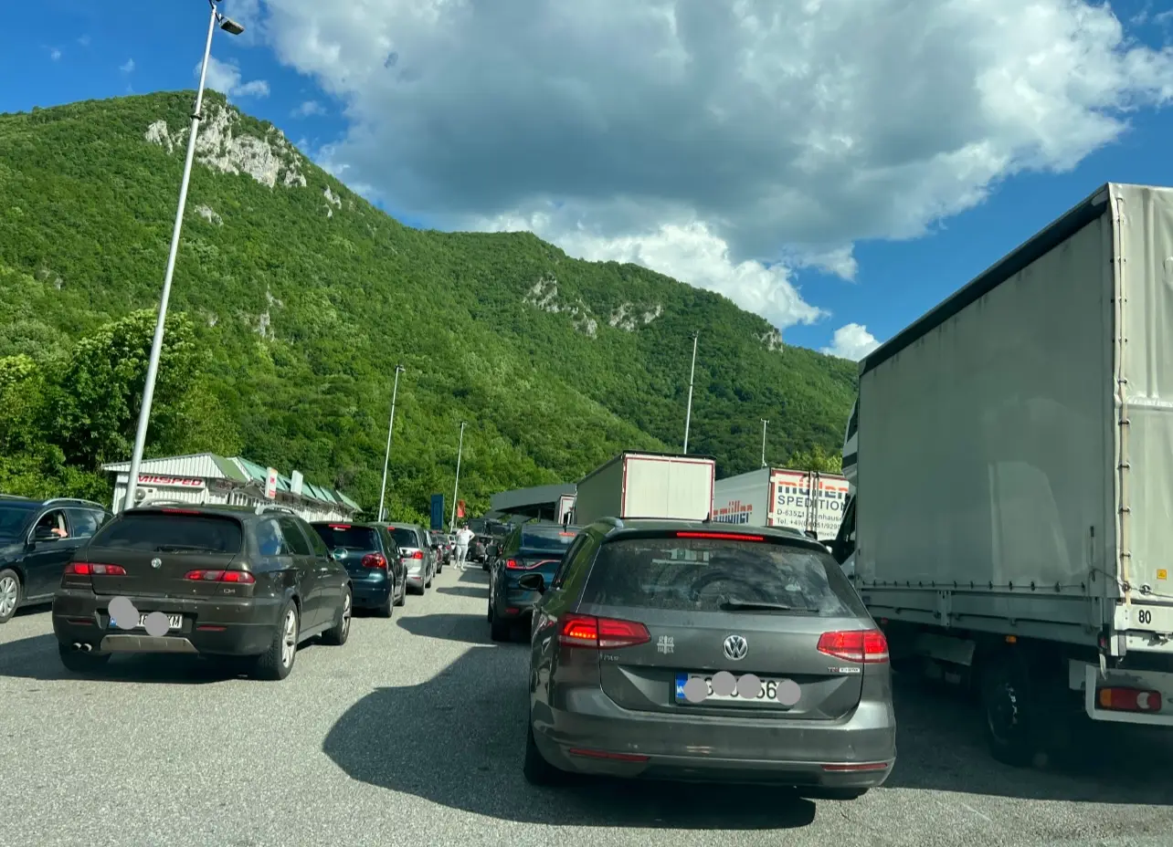 Vozače danas očekuju radovi na više deonica auto-puteva, na granicama zadržavanja za teretnjake do tri sata