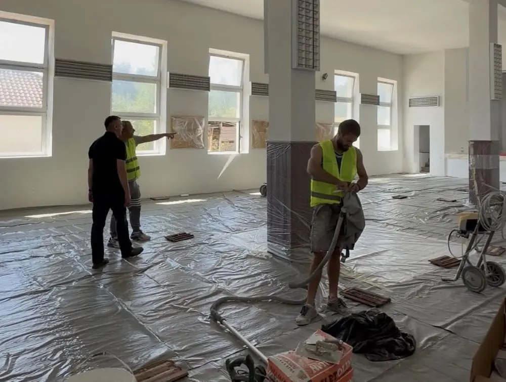 To je omiljeno mesto meštana - tu se okupljaju i druže: Rekonstrukcija Doma kulture u Gornjim Branetićima u punom jeku, biće na ponos seljana