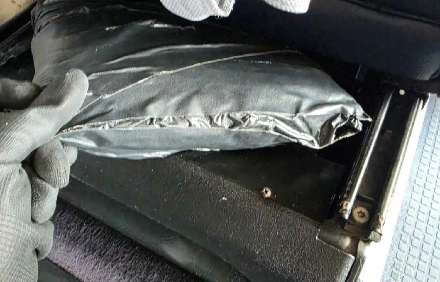 Na Kelebiji zaplenjeno 1,2 kilograma materije nalik marihuani i više od 21.000 evra