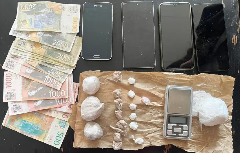 Pali dileri u Beogradu: Policija pronašla heroin, amfetamin, kokain, vagice i novac (FOTO)