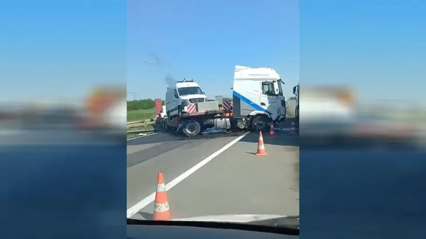 Uklanja se šleper koji je blokirao auto-put: Zbog nezgode kod Požarevca formirane dugačke kolone, vozači se jedva kreću (FOTO)(VIDEO)