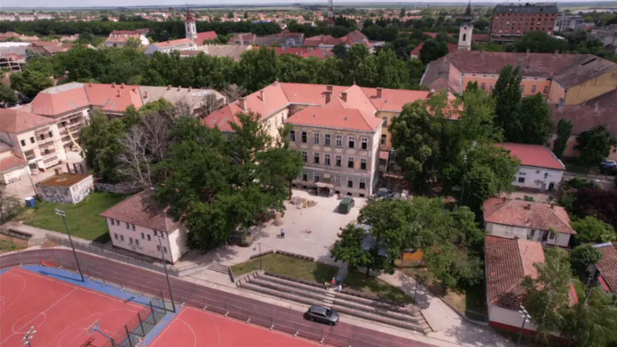 Ovaj grad jedno od najvećih gradilišta u Srbiji: Gimnazija u Kikindi stara više od 100 godina i krije tragičnu priču - za njenu rekonstrukciju izdvojeno preko 800 miliona dinara (FOTO)(VIDEO)