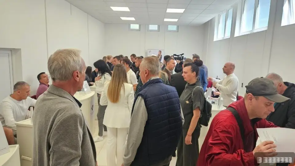 Pekari, kuvari, šivači - ovo su trenutno najtraženije profesije u Prijepolju: Na Sajmu zapošljavanja 15 poslodavaca ponudilo 80 radnih mesta