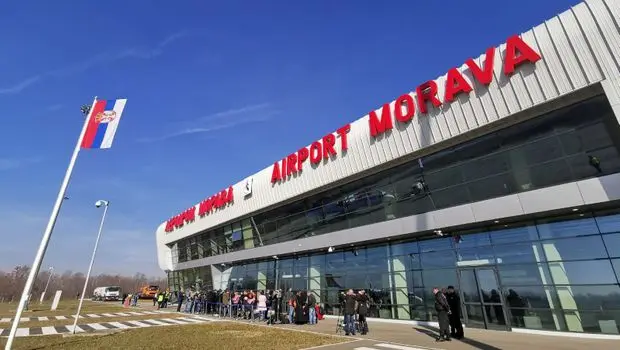 Drama na nebu iznad Šumadije: Avion iz Soluna zbog jakog nevremena nije mogao da sleti u Lađevce - preusmeren u Beograd