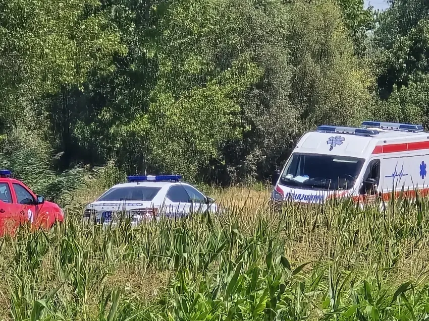 Troje poginulo u nesreći u Novom Sadu, automobil završio u kanalu