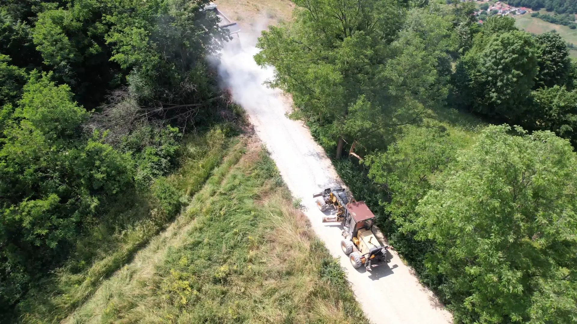 Umesto pola sata, sada stižu za samo šest minuta: Ogromna stvar za meštane sela kod Sevojna - asfaltira se ključna saobraćajnica (FOTO)(VIDEO)