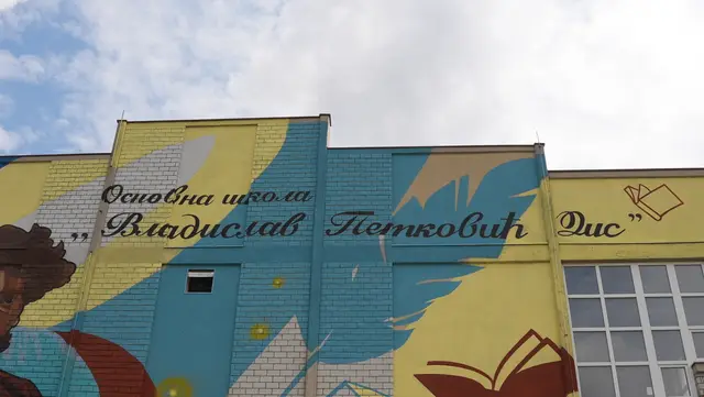 Oslikan mural na školi u selu Zablaće, foto: RINA