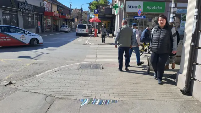 Nepoznati umetnik od rupe napravio mozaik, foto: RINA