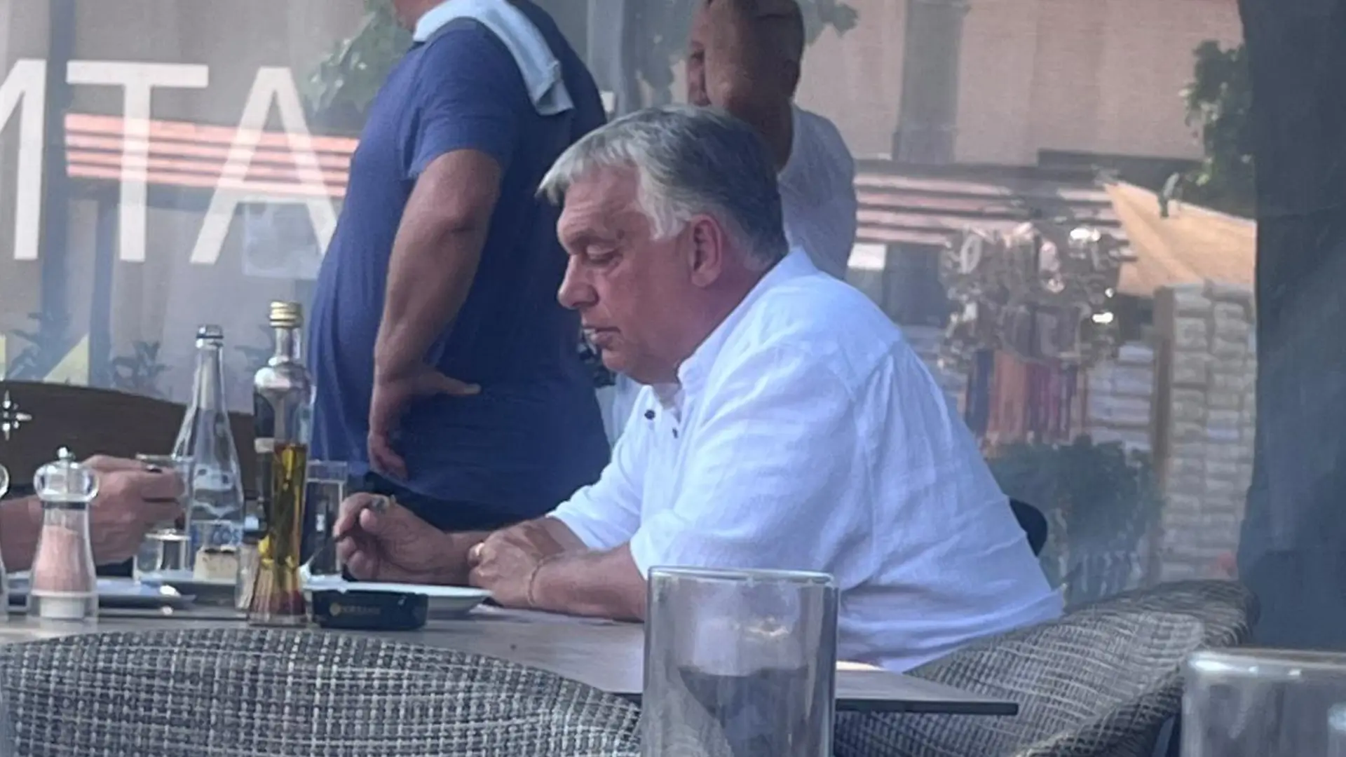Probao svadbarski kupus i hajdučki ćevap: Orban oduševio u Dragačevu, na Sabor trubača stigao bez pompe i telohranitelja (FOTO)
