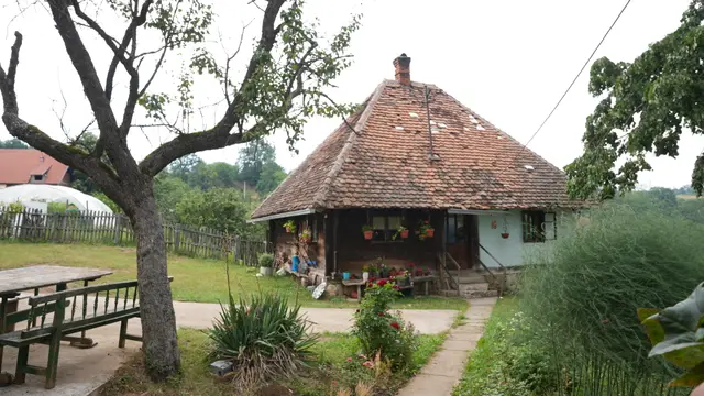 Baka Olga nosila sina Predraga ceo njegov život na rukama / foto: RINA