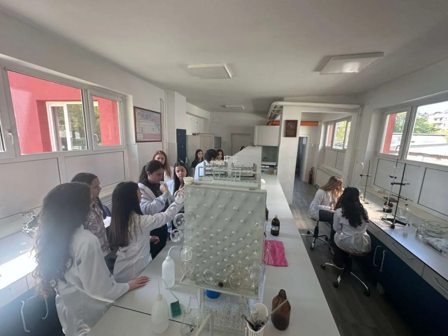 Sve više malih maturanata odlučuje se upisati srednju Medicinsku školu: U Čačku postoje ukupno četiri smera na kojima se traži mesto više (FOTO)
