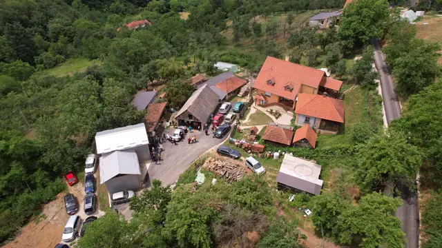 Glišić u poseti porodici Gerzić u Viči  Foto RINA