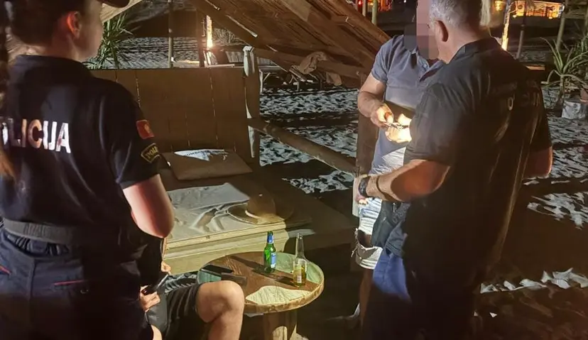 Kod državljanke Srbije pronađen kokain: Velika racija u plažnim barovima u Ulcinju, policija vršila i saobraćajne kontrole - dvojica naših državaljana odbila testiranje