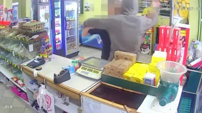 Heroj iz Šapca sprečio pljačku naoružanog razbojnika: Vatrogasac goloruk savladao muškarca sa nožem (FOTO)(VIDEO)