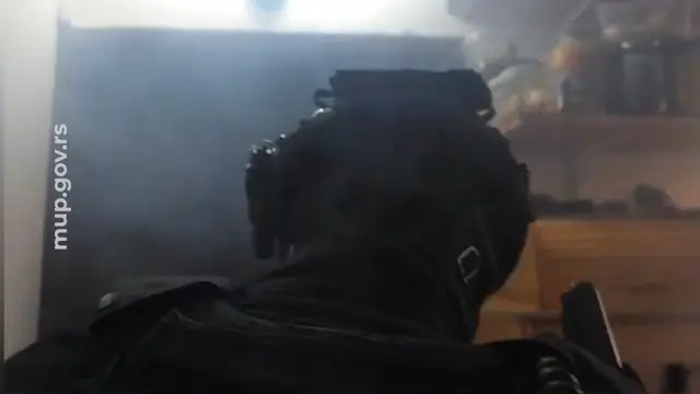 Uhapšen maloletnik zbog bacanja bombe na objekat u Kragujevcu - Printscreen / MUP Srbije