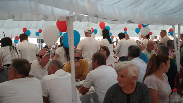 Veliki narodni skup Srpske napredne stranke u selu kod Uba / foto: RINA