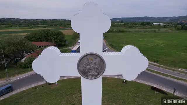 Đurđevdanski krst visok 18 metara i privlači veliku pažnju/ Foto: RINA