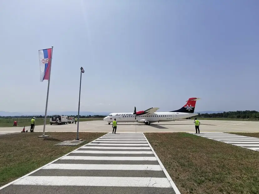 Do mora za pola sata: Ovo je najbliža veza sa Crnom Gorom iz srca Srbije, sa Lađevaca poleteo prvi avion za Tivat ove sezone