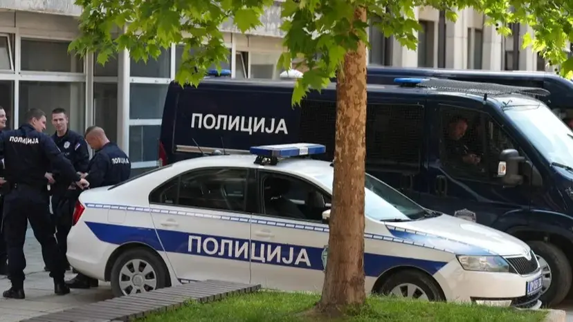 Drama u smederevskom zatvoru: Pritvorenik preti da će da skoči sa zgrade policije