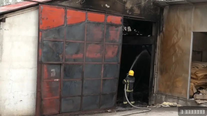 Gori fabrika u Svrljigu: Na terenu preko 20 vatrogasaca sa devet vozila, veliki požar preti da se proširi (VIDEO)