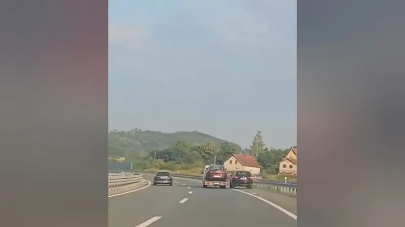 Bahati vozač bmw džipa na auto-putu, očevici u neverici: Čovek preticao zaustavnom trakom kao da je to najnormalnija stvar (VIDEO)