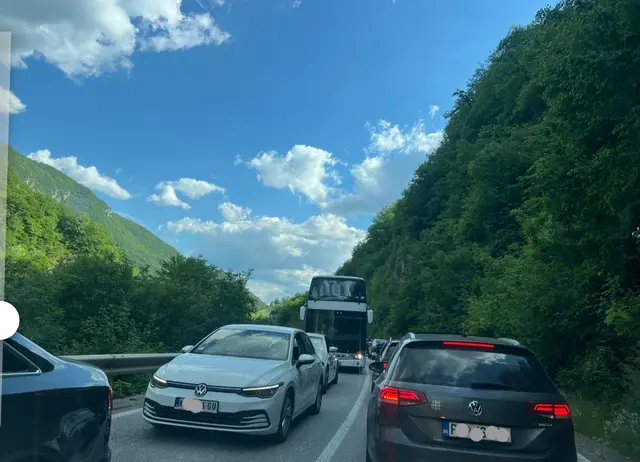 Gužva na graničnom prelazu sa Crnom Gorom, foto: RINA