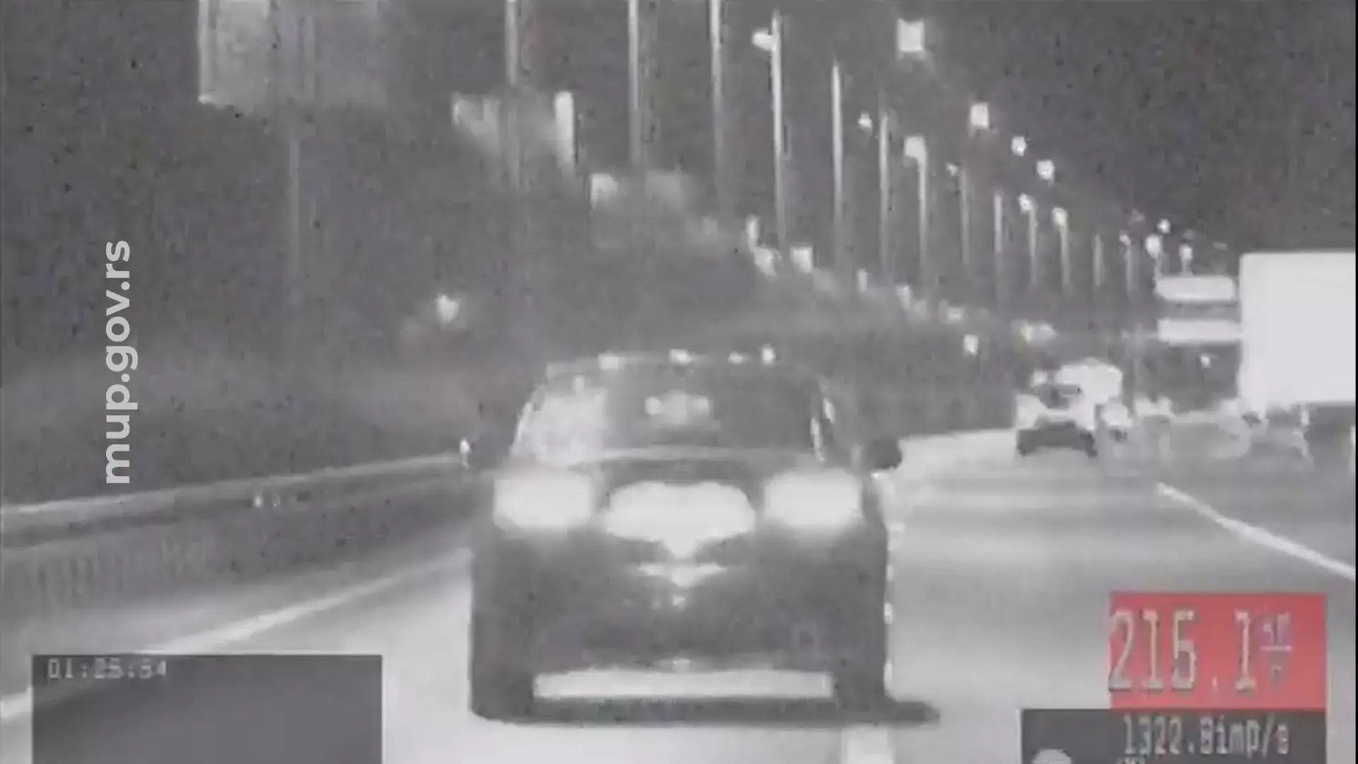 Divljao „audijem” 215 na sat kod Surčina: Presretač zaustavio mladića (20), odmah isključen iz saobraćaja (VIDEO)
